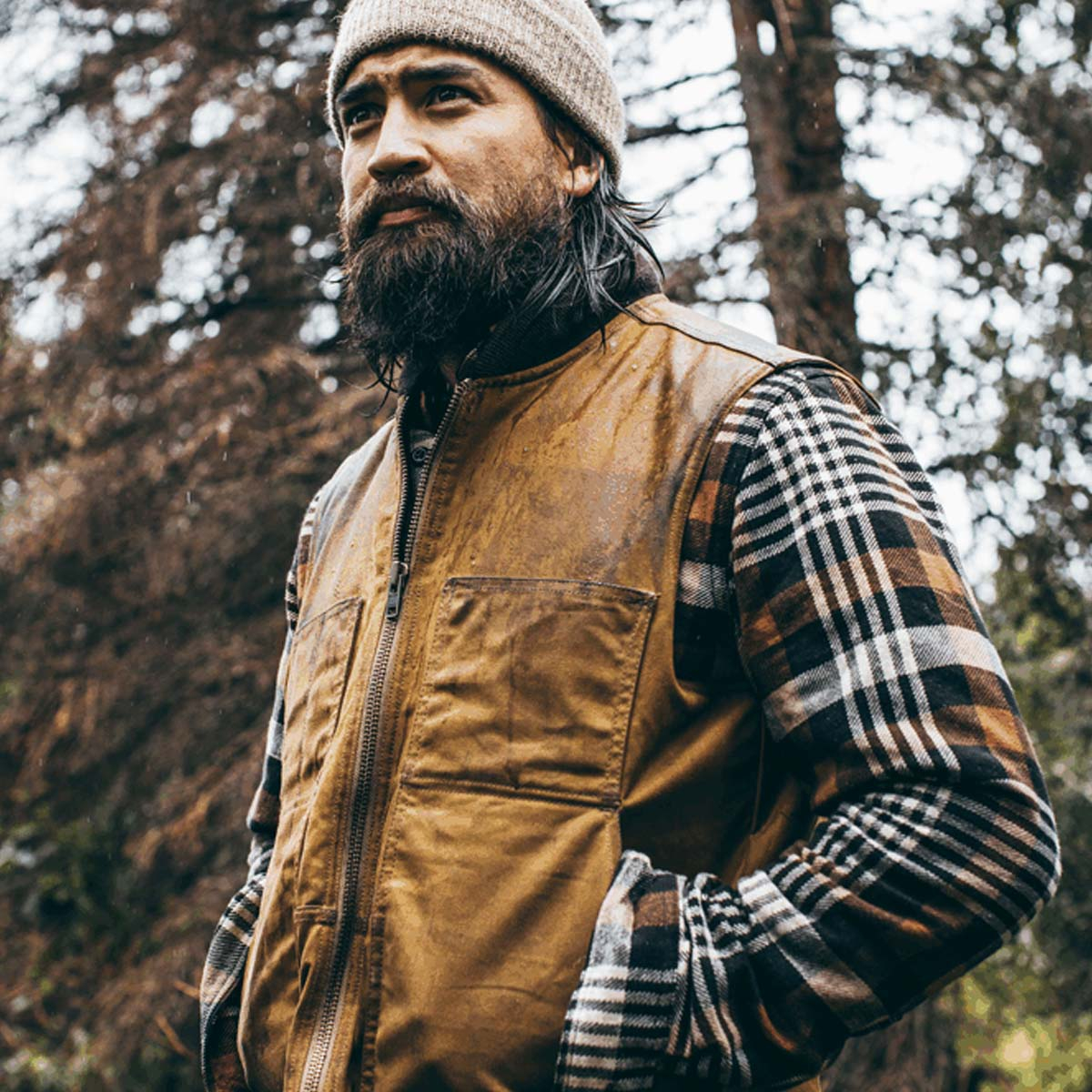 Filson Tin Cloth Insulated Work Vest Dark Tan, die ideale Arbeitsweste für kaltes, nasses Wetter