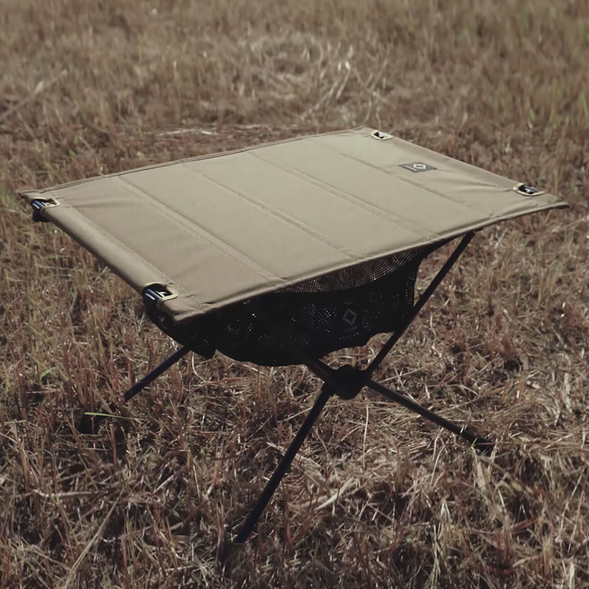 Helinox Tactical Table Regular Coyote Tan, tragbarer, faltbarer, leichter Camping-Tisch