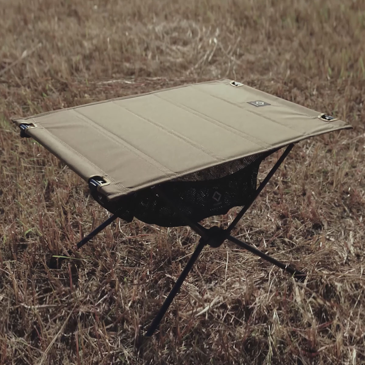 Helinox Tactical Table Regular Coyote Tan, tragbarer, faltbarer, leichter Camping-Tisch