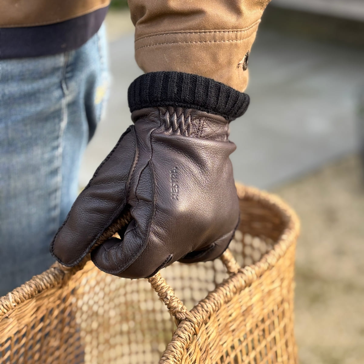 Hestra Deerskin Primaloft Handschuhe sind warme und stylische Winterhandschuhe f&uuml;r Herren, gefertigt aus geschmeidigem, hochwertigem Hirschleder mit robuster, zeitloser Optik.