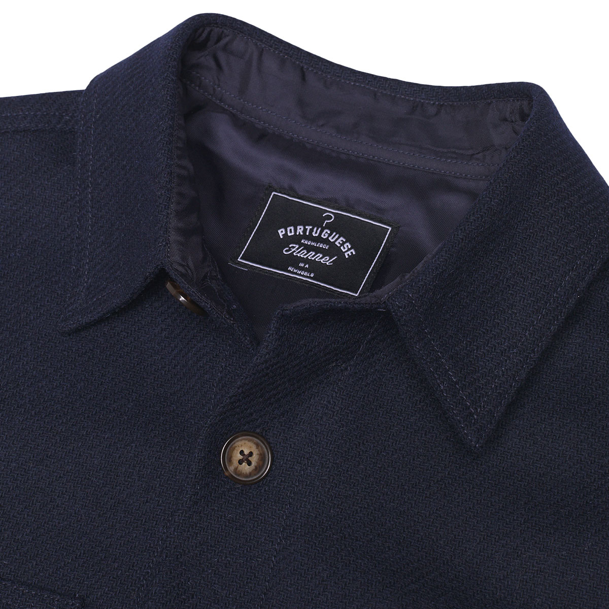 Portuguese Flannel Wool Field Overshirt Navy, hergestellt aus den feinsten exklusiven Stoffen