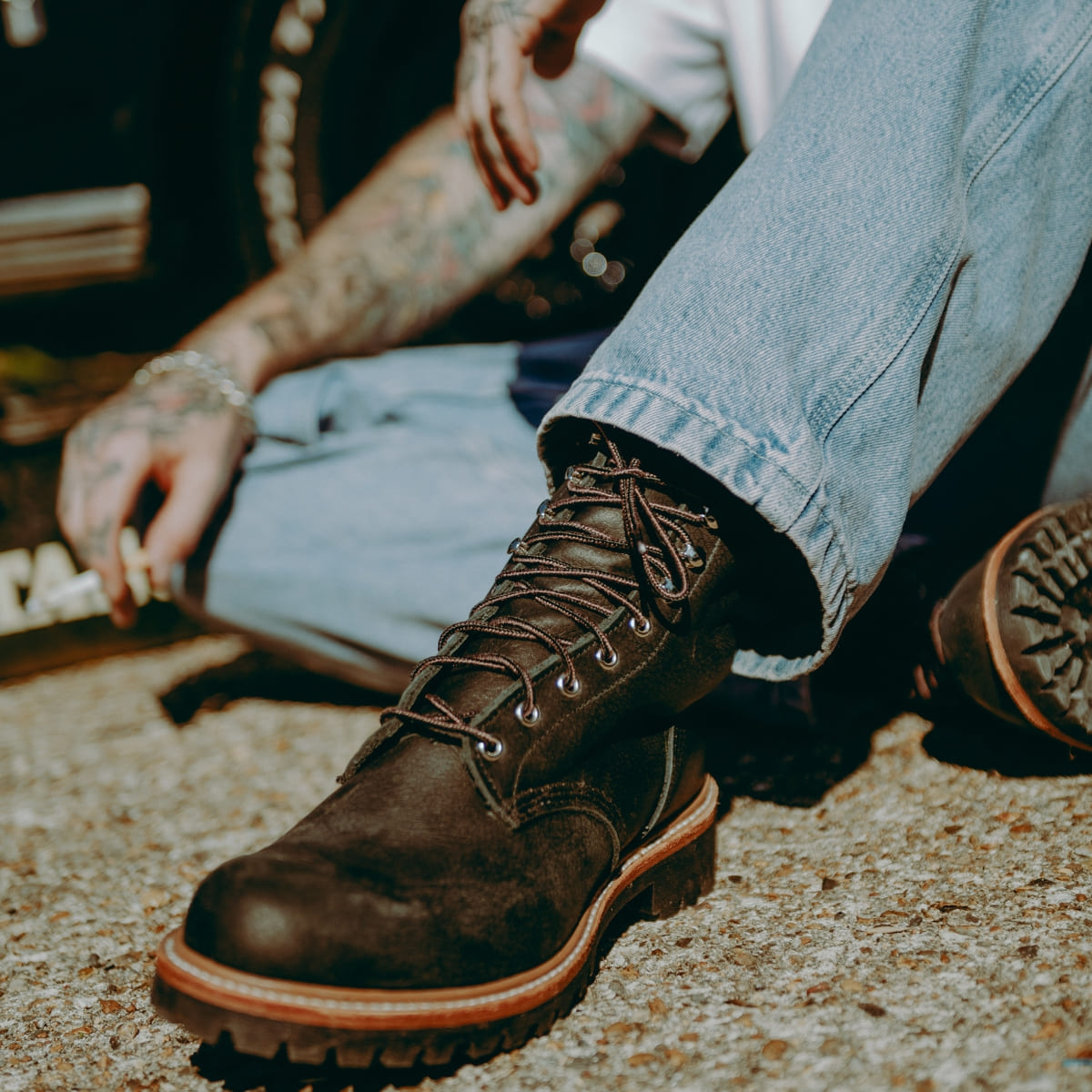 Red Wing 4501 Logger Boot Black Harness Oil Slick ist ein robuster, vielseitiger Schuh für Männer, die Qualität und Charakter schätzen. Red Wing 4501 Logger Boot Black Harness Oil Slick ist ein robuster, vielseitiger Schuh für Männer, die Qualität und Charakter schätzen.