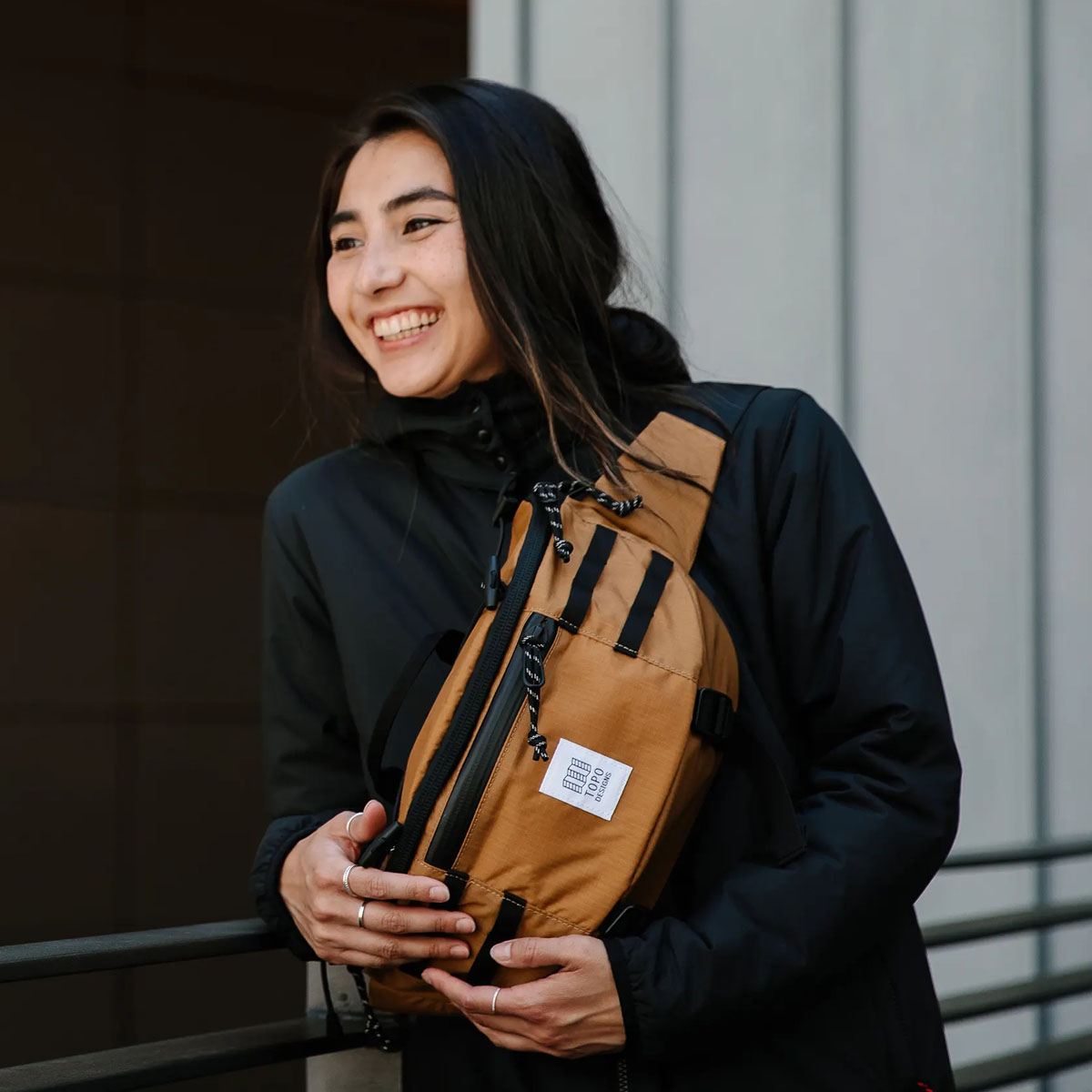 Topo Designs Mountain Sling Bag, Einfach über die Schulter hängen oder um die Hüfte schnallen, und schon kann es losgehen