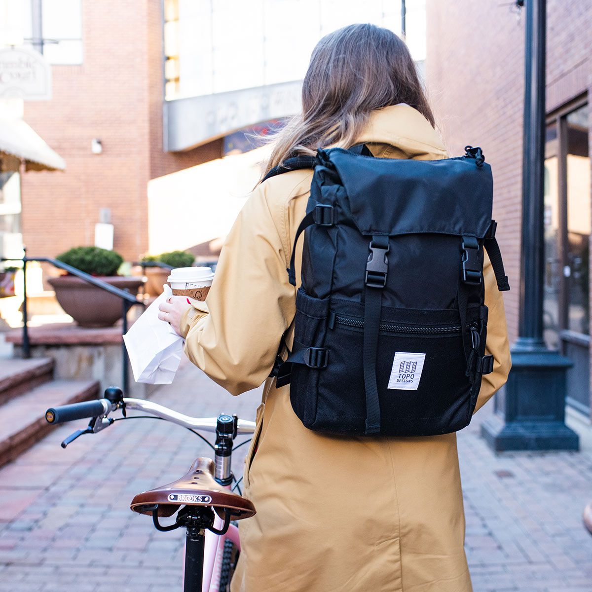 Topo Designs Rover Pack Classic Black, der ideale Rucksack für den täglichen Gebrauch