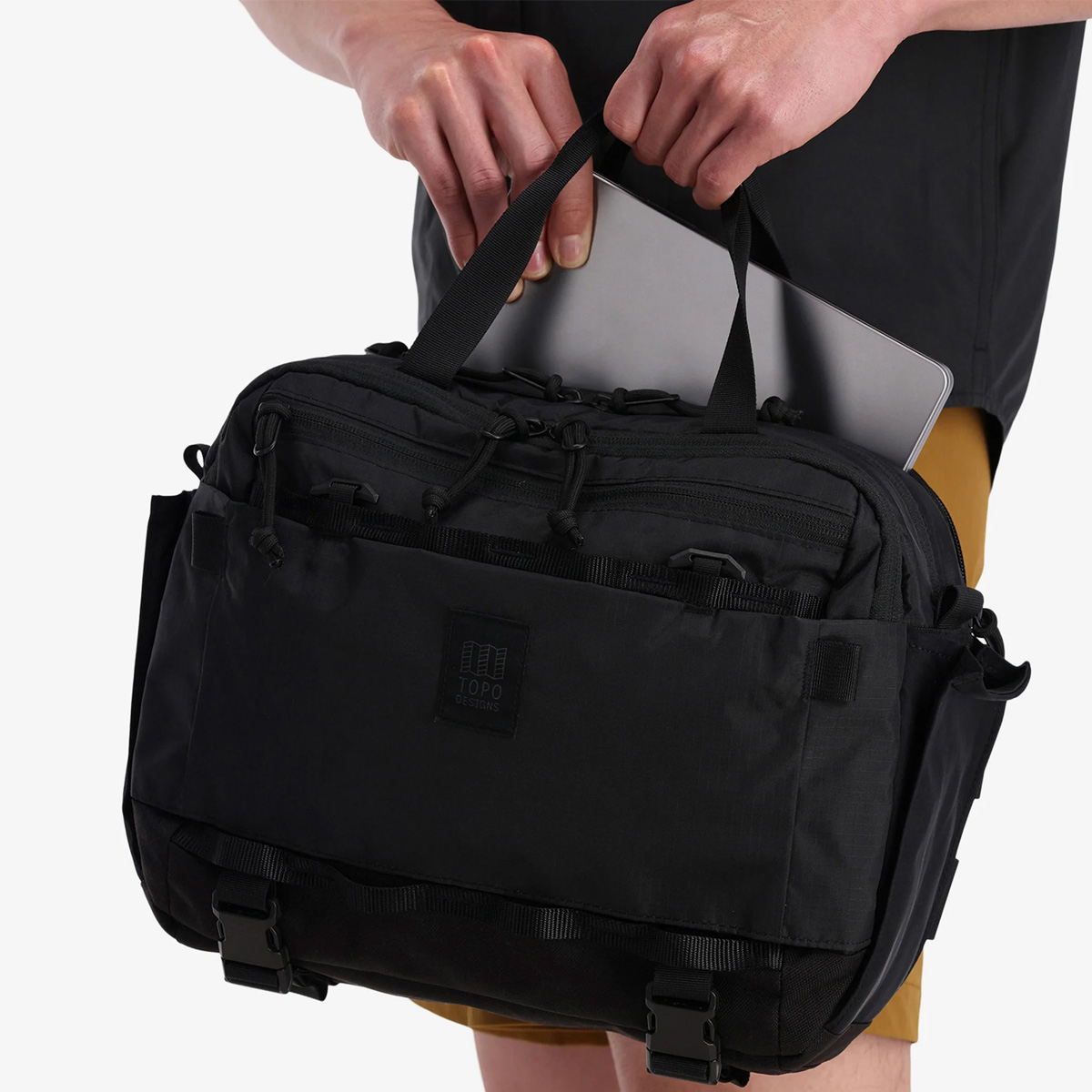 Topo Designs Mountain Cross Bag Black, mit internem Laptop-Fach (13 Zoll)