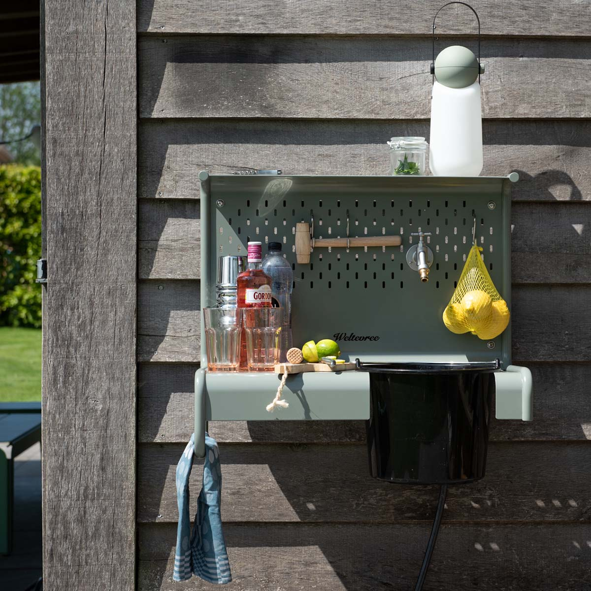 Weltevree Waterworks, Organisation von Gartengeräten, Platz für die Zubereitung von Speisen oder eine Station zum Reinigen der Outdoor-Stiefel