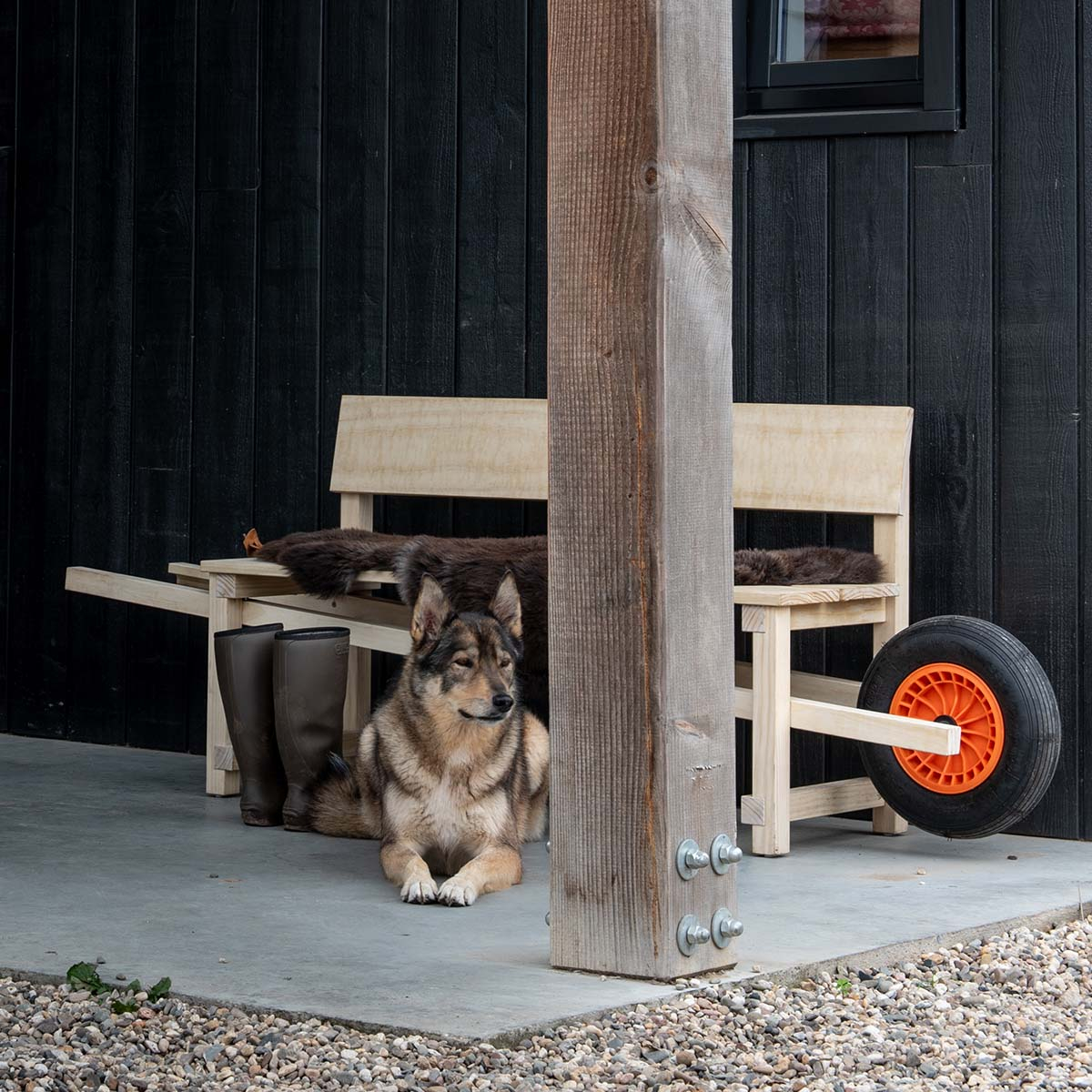 Weltevree Wheelbench, vollständig aus unbehandeltem Eichenholz gefertigt