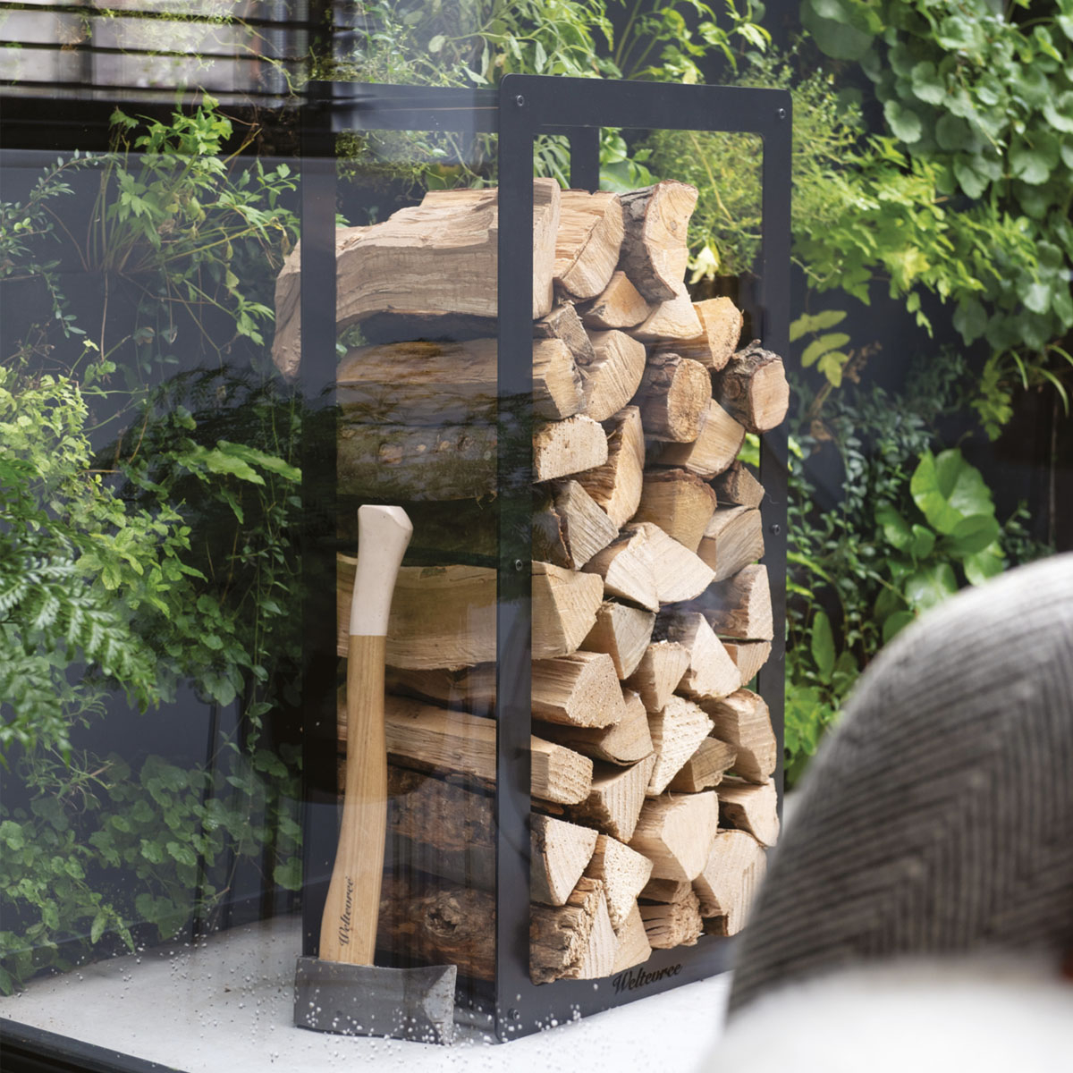 Weltevree Woodstock Frame, kann leicht durch Stapeln von Holzstämmen im Inneren des Rahmens gefüllt werden