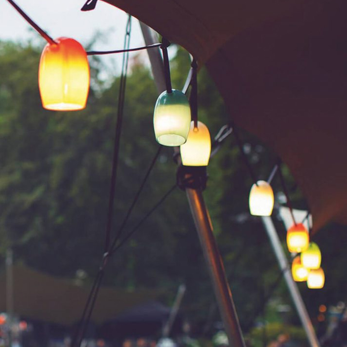 Weltevree Stringlight Multicolour, eine charmante Lampenreihe, die jeden Innen- oder Außenbereich zu etwas Besonderem macht